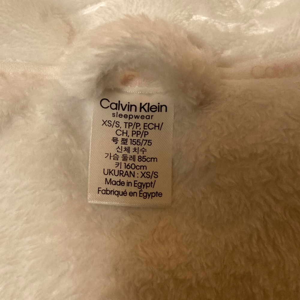 Calvin Klein Embossed White Robe - Picture 4 of 7